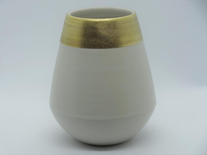 Vase mit breitem Goldband